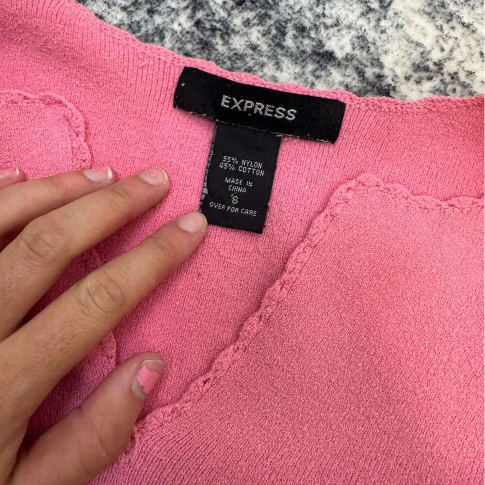 Express Womens S Pink‎ Knit Top Scalloped V-Neck Short Sleeve Stretch - Picture 3 of 8